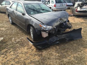 FOR SALE     *BODY MAN SPECIAL*

2005 Toyota Camry with front end damage. 
Asking $2,300 Price Negotiable 